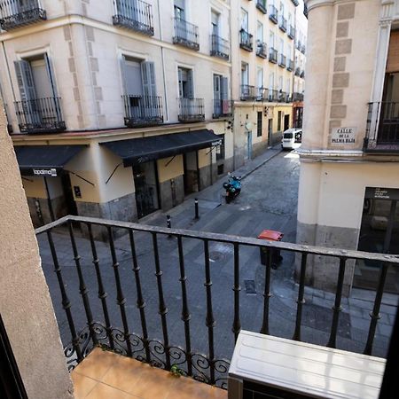 Hostal Los Perales Madrid Kültér fotó View of the street from the Hotel Cervantes