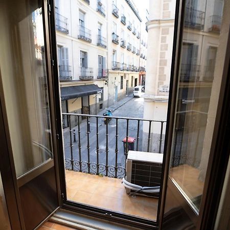 Hostal Los Perales Madrid Kültér fotó A French window
