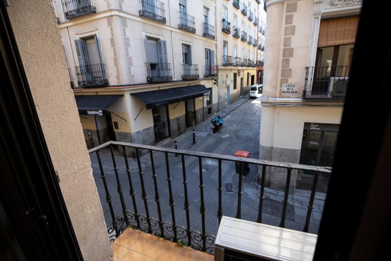 Hostal Los Perales Madrid Kültér fotó View of the street from the Hotel Cervantes