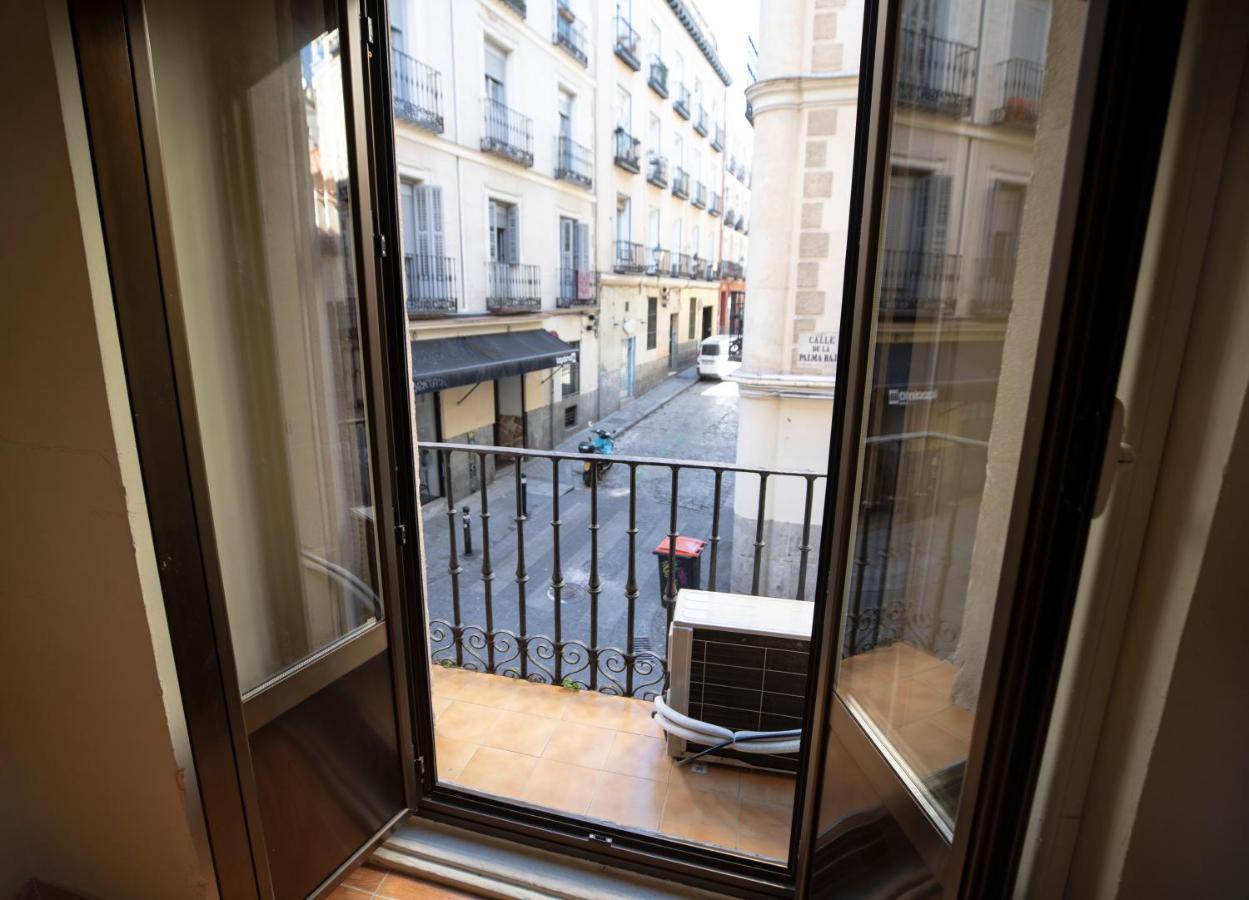 Hostal Los Perales Madrid Kültér fotó A French window