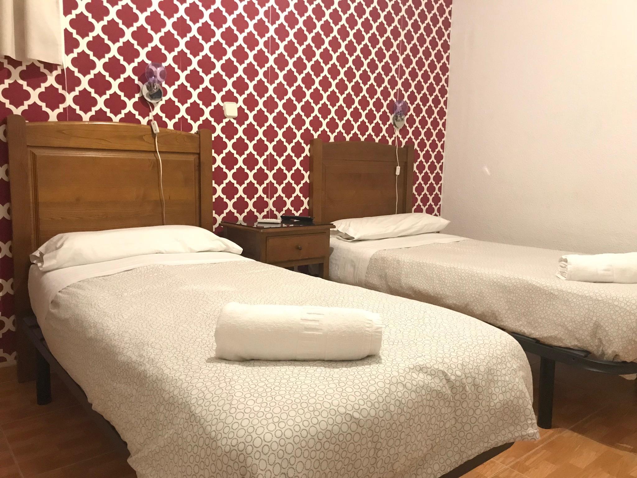 Hostal Los Perales Madrid Kültér fotó A typical room at the hotel