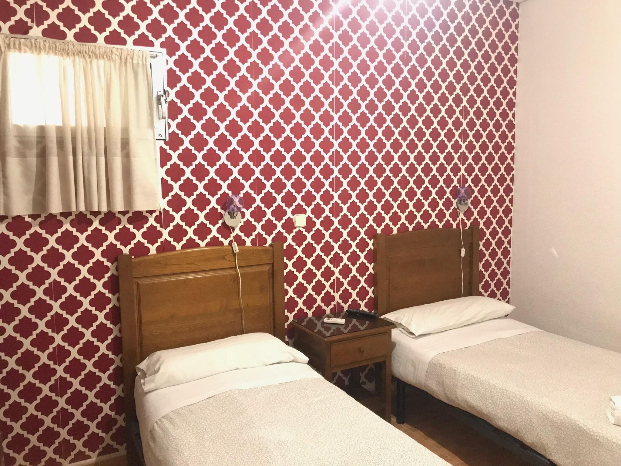 Hostal Los Perales Madrid Kültér fotó A room at the hotel