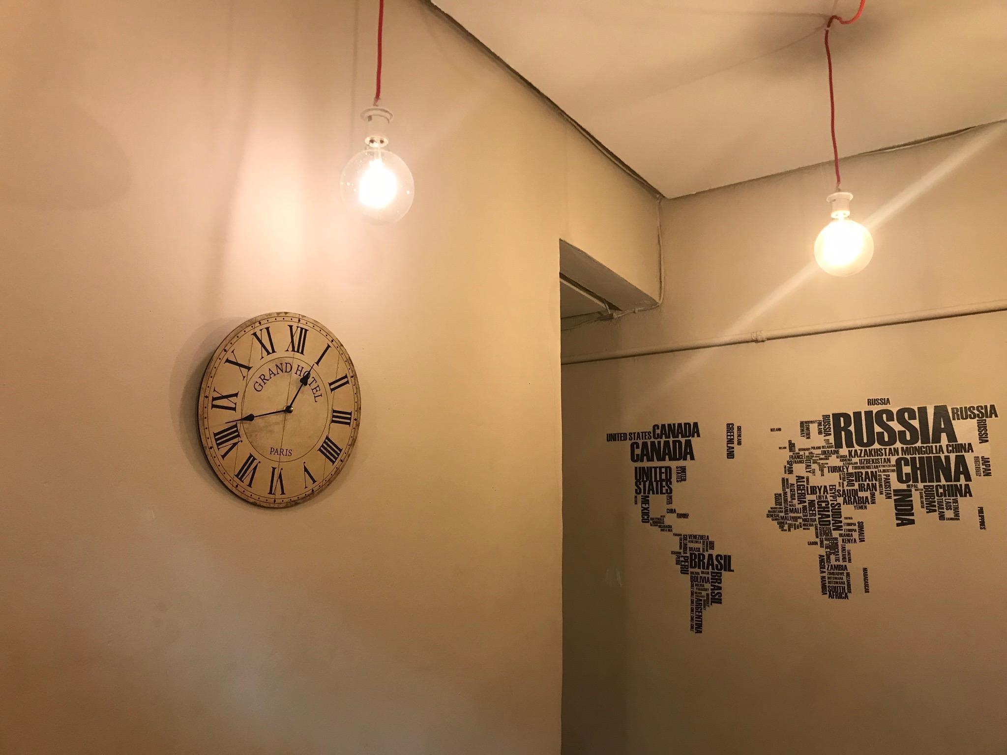 Hostal Los Perales Madrid Kültér fotó A wall clock